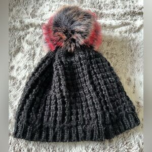 Women’s fleece lined warm winter hat with Pom Pom, size medium /lg. black